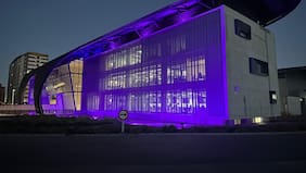 FACH se une a conmemoración del Día Púrpura e ilumina el Centro Espacial Nacional para concientizar sobre la epilepsia