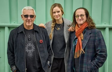 Con un consejo de Paul McCartney y nueva baterista: la difícil ruta que siguió Rush para revivir y volver a Chile