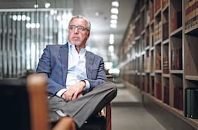 El león enfermo y los zorros: lanzan libro de columnas de Gabriel Zaliasnik