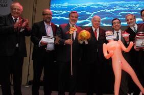 Del episodio de la “muñeca inflable” a su candidatura a senador: la estrecha relación de Fantuzzi con la política y el poder