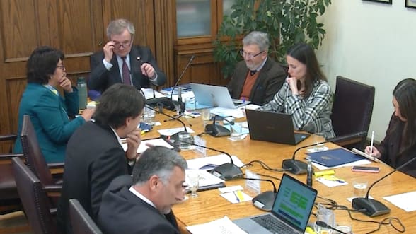 Los primeros lineamientos de la comisión de Educación del Senado por proyecto que prohíbe redes sociales a menores de edad