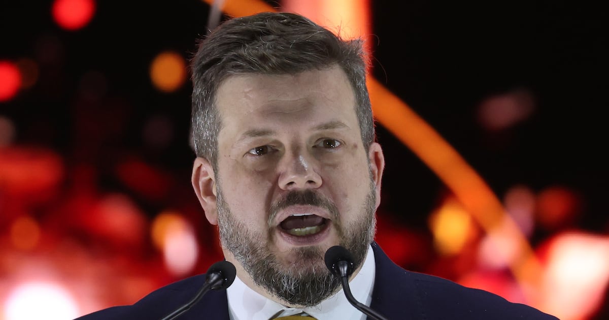 Cierre de campaña de Kaiser y el Himno Nacional: rechazo y polarización en torno a la tercera estrofa