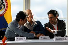 Colombia y guerrilla ELN acuerdan invitar a Chile a definirse entre países garantes de diálogos de paz
