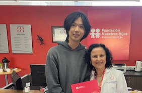 Ethan Guo entrega donación a Fundación Nuestros Hijos y llama a entregar más información sobre cáncer infantil