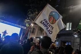 Ministras invitadas, arengazo y show musical: cómo el Apruebo del Frente Amplio prepara su cierre de campaña