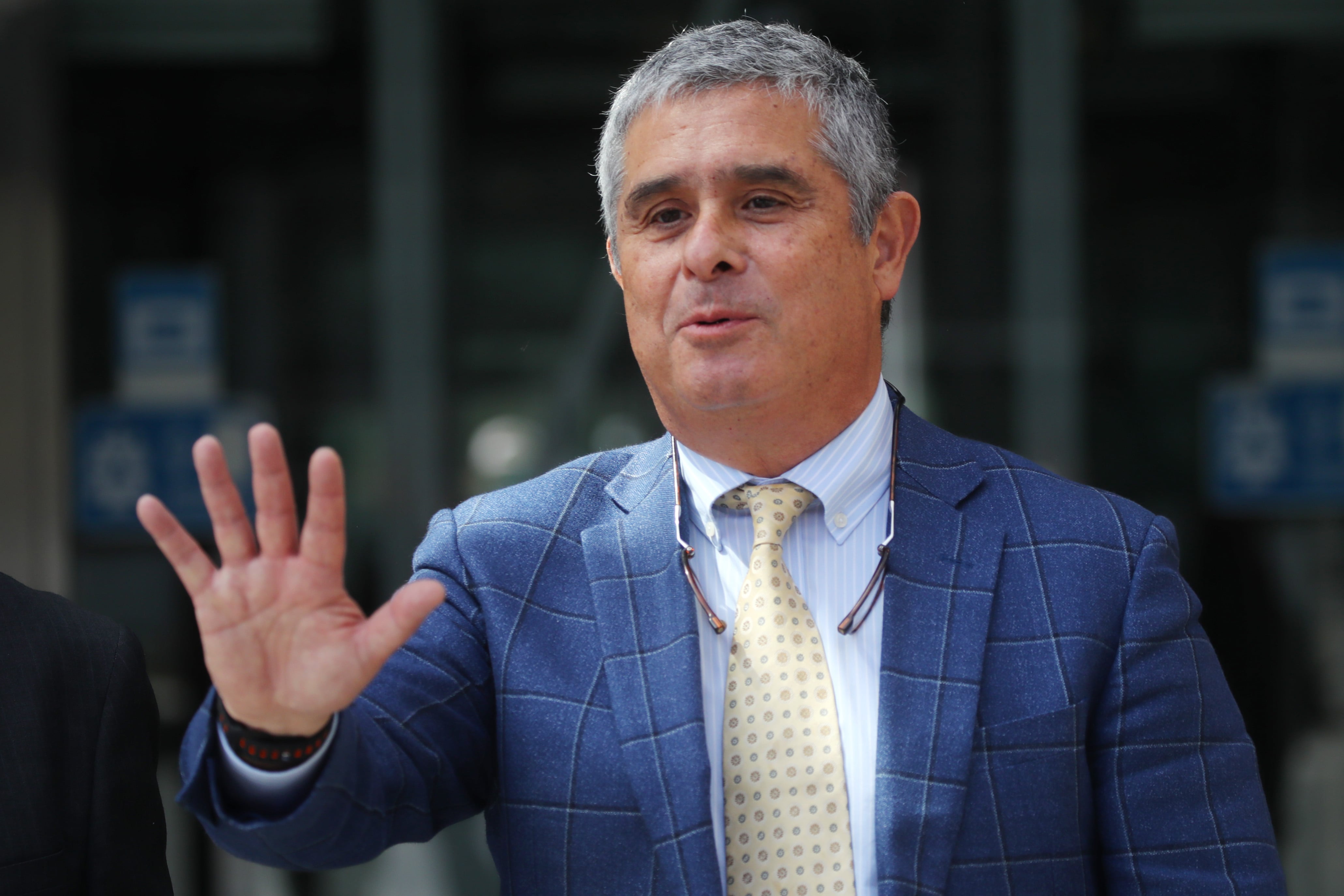 Juan Pablo Hermosilla logra rebajar sanción, pero no se salva de reproche ético por litigar por la prensa en caso Audio