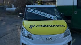 Carabineros recupera vehículo de Chilexpress tras robo con intimidación en Pudahuel: tres detenidos
