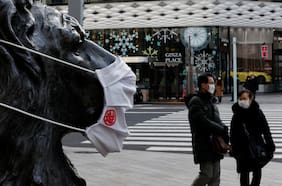 Científicos descubren cómo se logra la “superinmunidad”; médicos encuentran un nuevo síntoma de Ómicron y si toda tu familia está contagiada todos deben aislarse entre sí: tres cosas que aprendimos del coronavirus esta semana