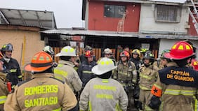 Incendio deja cuatro viviendas afectadas en Renca: Bomberos acusan amenazas de vecinos