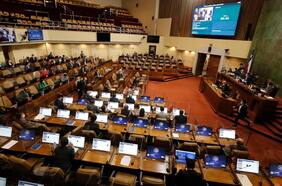 Oposición insistirá con propuesta de rebaja del impuesto específico a los combustibles: informe cifra costo fiscal en US$3.000 millones