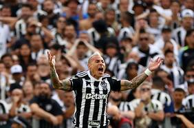 Lo lamenta la U: Eduardo Vargas confirma su llegada a Nacional de Uruguay