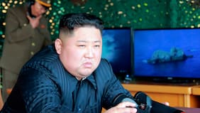 Kim Jong Un supervisa un nuevo ensayo balístico con misiles de crucero desde un destructor