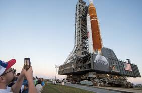 Cohete gigante de la NASA hace su debut