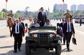 Ministro Barros encabeza Revista Preparatoria previa a la Parada Militar y hace un llamado a “la unidad del país”