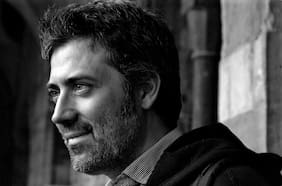 Escritor italiano Andrea Bajani visita Santiago para presentar “El aniversario”