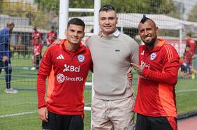 Abrazos con Vidal y una charla con Gareca: la especial visita de Cristóbal Campos a la Roja en Juan Pinto Durán