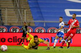 Católica gana los puntos, pero pierde la imagen ante Curicó