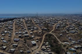 El 61% de las familias en campamentos no tiene acceso formal a agua o luz