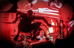 Flea confirma que Red Hot Chili Peppers trabajan nueva música en la casa de John Frusciante