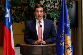 Ramírez (UDI) tilda reproches oficialistas a conversaciones previas de Kast con Steinert como “débiles” y “absurdos”