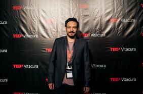 Peter Fulle, director ejecutivo de TEDxVitacura: “Si llegamos a don Francisco, podemos llegar a Michelle Obama”