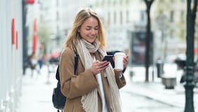 Cómo es Yesim, la eSim que promete mantenerte conectado a Internet en todo momento durante tus viajes