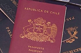 Cuáles son los 10 pasaportes más poderosos del mundo (y qué lugar ocupa Chile)