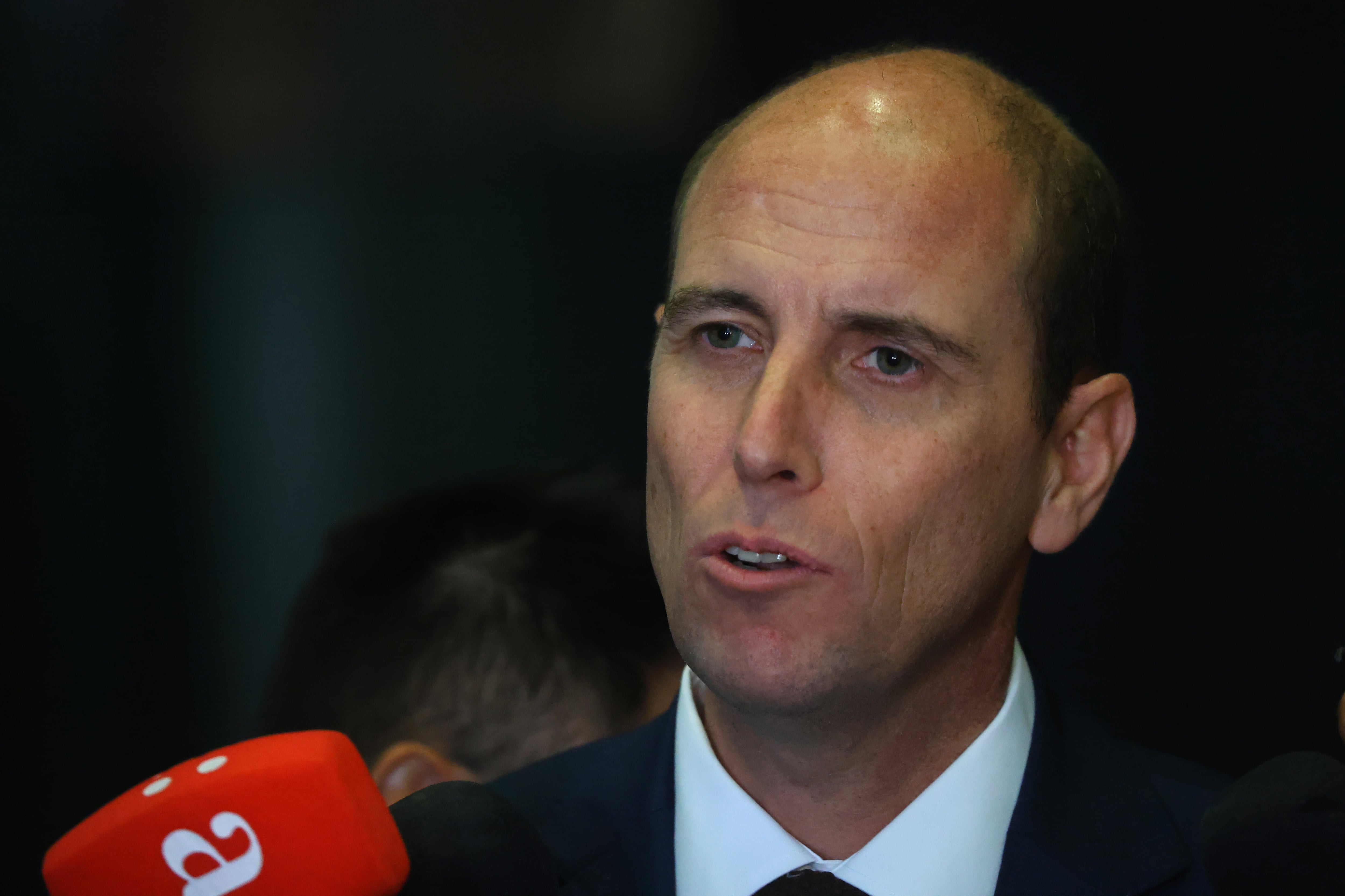 Arrau pide la renuncia a los dos subsecretarios de su ministerio