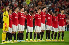 El fútbol está de luto: clubes británicos multiplican los homenajes tras el deceso de la Reina Isabel II