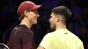 Carlos Alcaraz y Jannik Sinner protagonizan un emotivo momento en la exhibición que realizaron en Corea del Sur