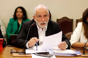 Contraloría pide antecedentes al Minvu tras dichos de Montes sobre funcionarios que participan en comando de Jara