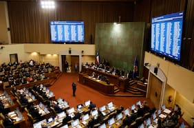 Comisión de Constitución de la Cámara aprueba cese del cargo de parlamentarios que renuncien al partido con el que fueron electos