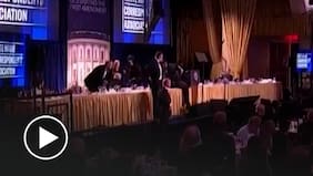 Así fue el tenso momento en que evacuaron a Trump de la cena de corresponsales tras tiroteo