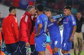 Reuniones cara a cara, videos y golpe a la pizarra: el plan de Álvarez para mantener viva a la U en Copa Libertadores