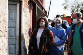 Asume nueva ministra de Salud en Argentina en medio de escándalo por “vacunación VIP”