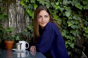 Escritora española Irene Solá presenta su nueva novela en Santiago