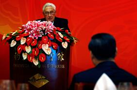 Líderes mundiales rinden homenaje a Kissinger en medio de críticas a su rol en la diplomacia global