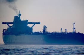 Qué es la “flota fantasma” de Rusia y cómo es utilizada para evadir las sanciones de Occidente