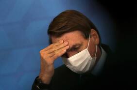 Bolsonaro cambia a seis ministros en medio de críticas por fracaso para contener la pandemia