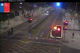 Suspenden el tránsito en Av. Vitacura por fuga de gas
