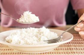 Cuáles son los riesgos de comer arroz recalentado, esto dicen los expertos