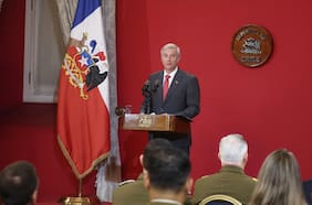 Presidente Kast promulga ley que aumenta el plazo de flagrancia de 12 a 24 horas para policías