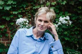 Siri Hustvedt: “Las migrañas seguramente influyeron en mi conversión en escritora”