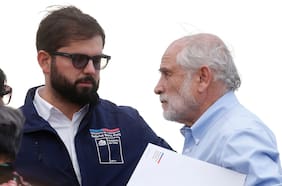Cita con Boric y coordinación con el PS: los pasos de Montes en medio de la amenaza de una nueva AC en su contra