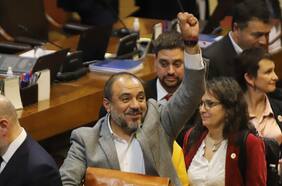 Minuto a minuto | Revisa los pormenores de la tensa jornada en que se rechazó la acusación constitucional contra Ávila