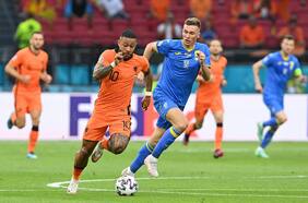 Países Bajos recibe a Austria en un estadio iluminado con baterías de autos eléctricos