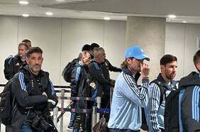 Llamada de Milad a Chiqui Tapia, un pago que nadie asumió e insultos a Messi: la caótica llegada de Argentina a Santiago