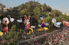 Paris Parade: en qué consiste el evento navideño que se tomará la Alameda este domingo y que obligará al corte de calles