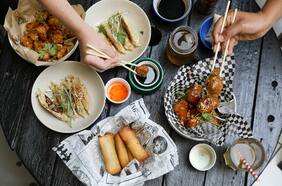 Charly Wok: la picada que conquista Patronato con su cocina "chila", mezcla de chifa y chilena