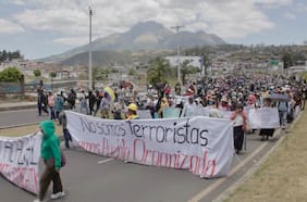Violenta jornada en Ecuador por paro nacional: manifestante indígena fallecido y militares heridos en emboscada